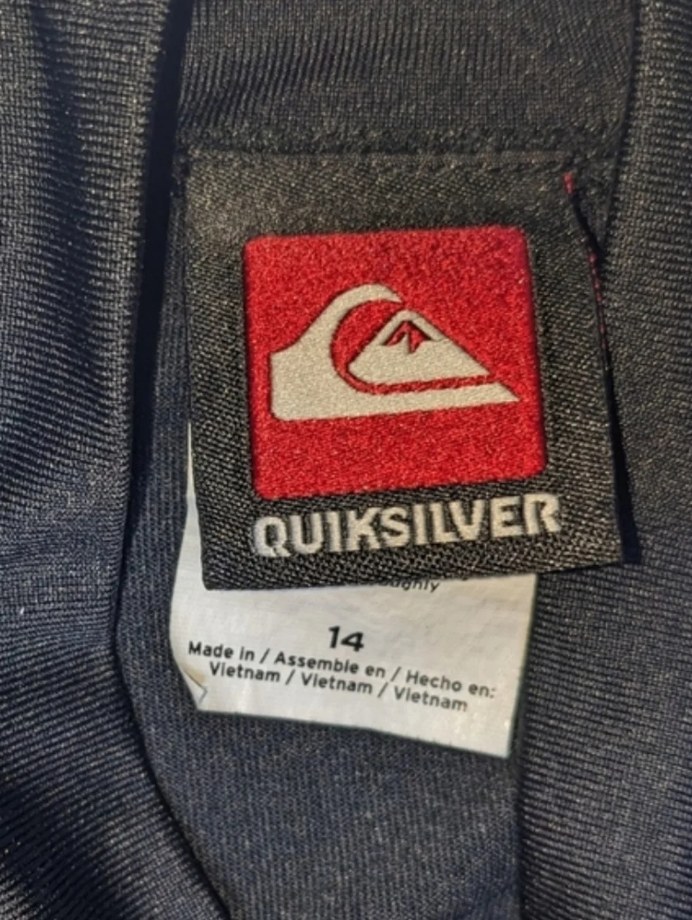 Quiksilver Rashguard + Boardshorts - Picture 9 of 11